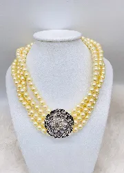 collier de perles triple range et fleur oxyde l30-40cm