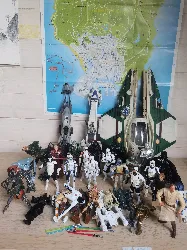 lot de jouet star wars (figurine + vaisseaux )