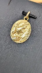 pendentif médaille becker vierge marie prière or 750 millième (18 ct) 3,87g