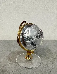 swarovski horloge en forme de globe terrestre