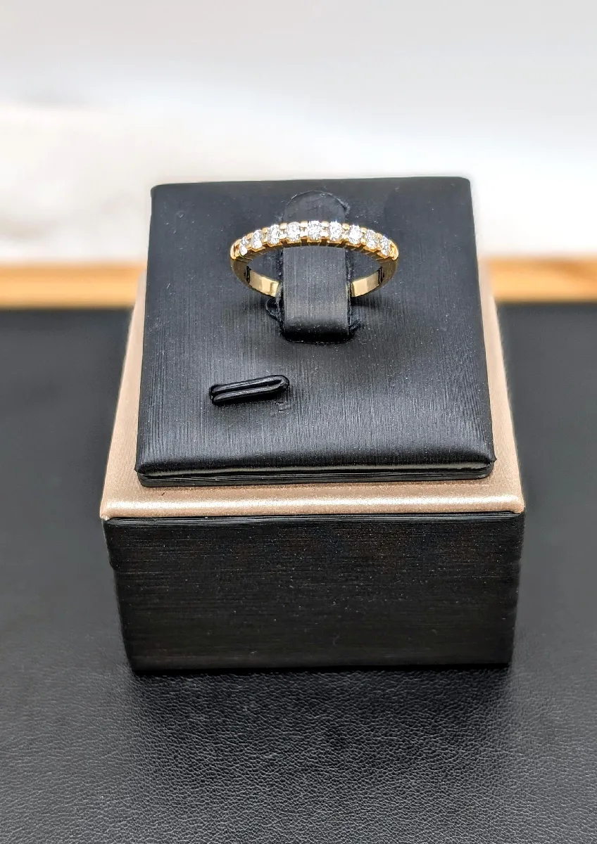 Bague Demie-alliance En Or 750 (18 Carats) Avec 9 Diamants ~0,18ct Total - Poinçon Tête D'aigle - Occasion