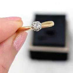 bague or & platine solitaire centrée d'un diamant d'environ 0,07ct taille ancienne or 750 millième (18 ct) 2,48g
