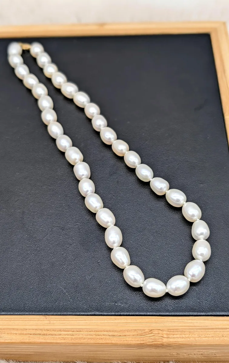 Collier Perles De Culture Avec Fermoir En Or 18 Carats (750/1000) - Longueur ~40 Cm - Occasion
