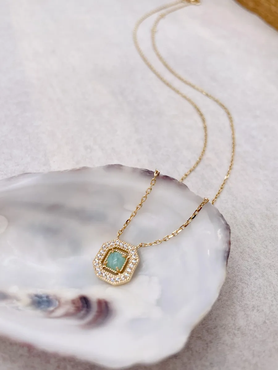 Chaîne Plaqué Or Laminé Avec Pendentif Pierre Verte - état Neuf Jamais Porté, Occasion