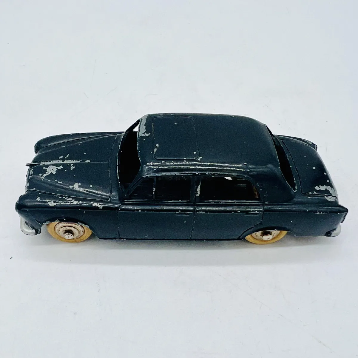 Dinky toys 24B Peugeot 403 Berline d'origine Made in France Meccano