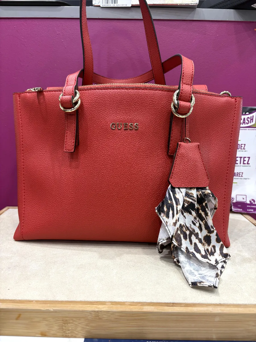 Sac à Main Guess Modèle Tulip Status - Coloris Rouge - Format Satchel - Occasion - Photo Indicative