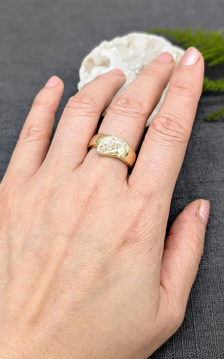 Bague En Or Blanc 18 Carats (750/1000) - 4 Lignes De Diamants Croisées - 5,86g - Occasion Avec Poinçon