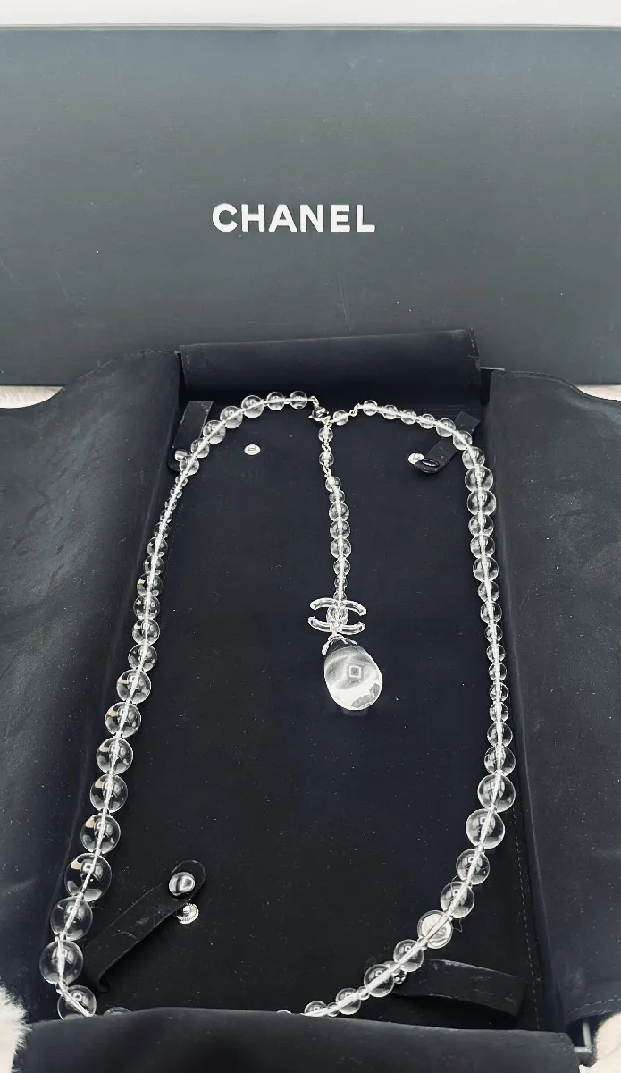 Ceinture Chanel à ornementation imitation cristal avec quatre