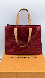 louis vuitton sac a main reade pm en cuir verni rouge cerise monogram