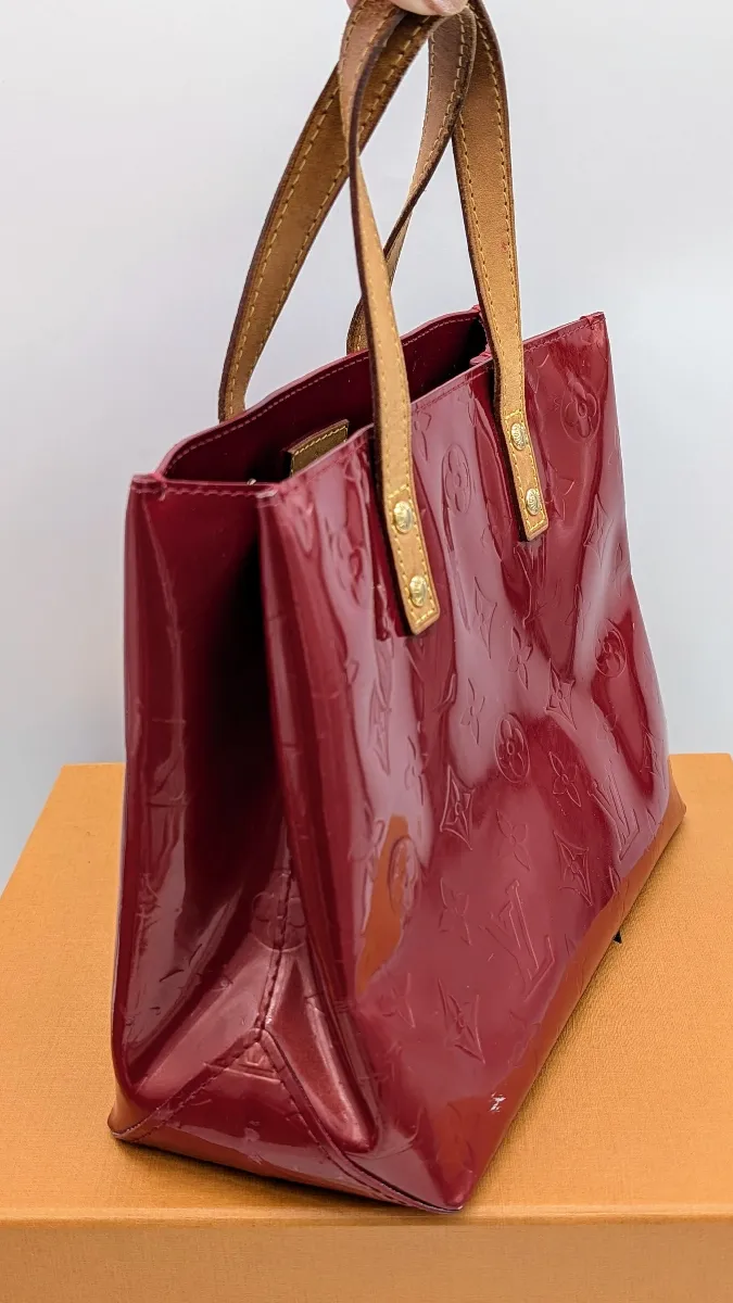Louis Vuitton sac a main Reade PM en cuir verni Rouge cerise