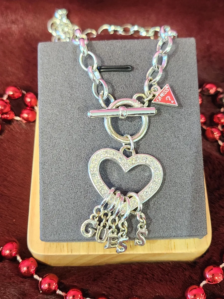 Collier Guess Breloques Coeur Chaîne Maillon Os Laiton 16 1/4 Pouces - Occasion