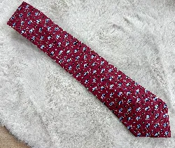 cravate hermès en soie à fond rouge à motifs tortues