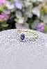 bague or blanc saphir ovale entouré de petits diamants or 375 millième (9 ct) 1,34g