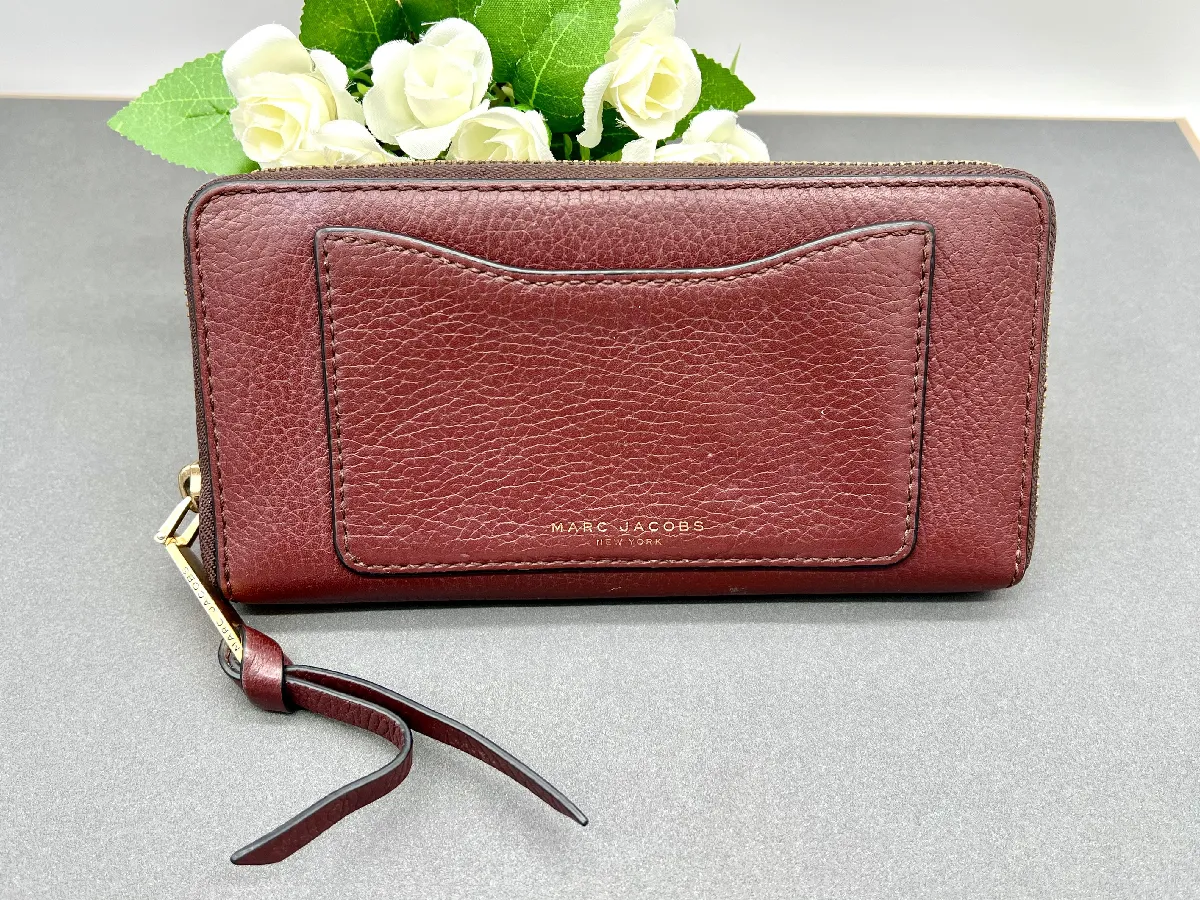 Portefeuille zippé Marc Jacobs en cuir bordeaux DEALiCASH