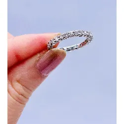 bague tour américain en or blanc sertie de 29 diamants environ 1,16ct au total or 750 millième (18 ct) 2,01g