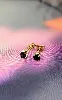 boucles d'oreilles puces chacune sertie d'un saphir or 750 millième (18 ct) 0,64g