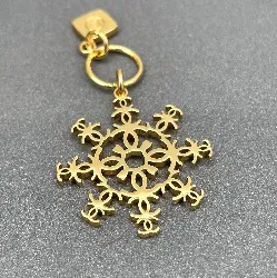 charm chanel flocon de neige doré (cadeau offert aux membres vip de chanel)