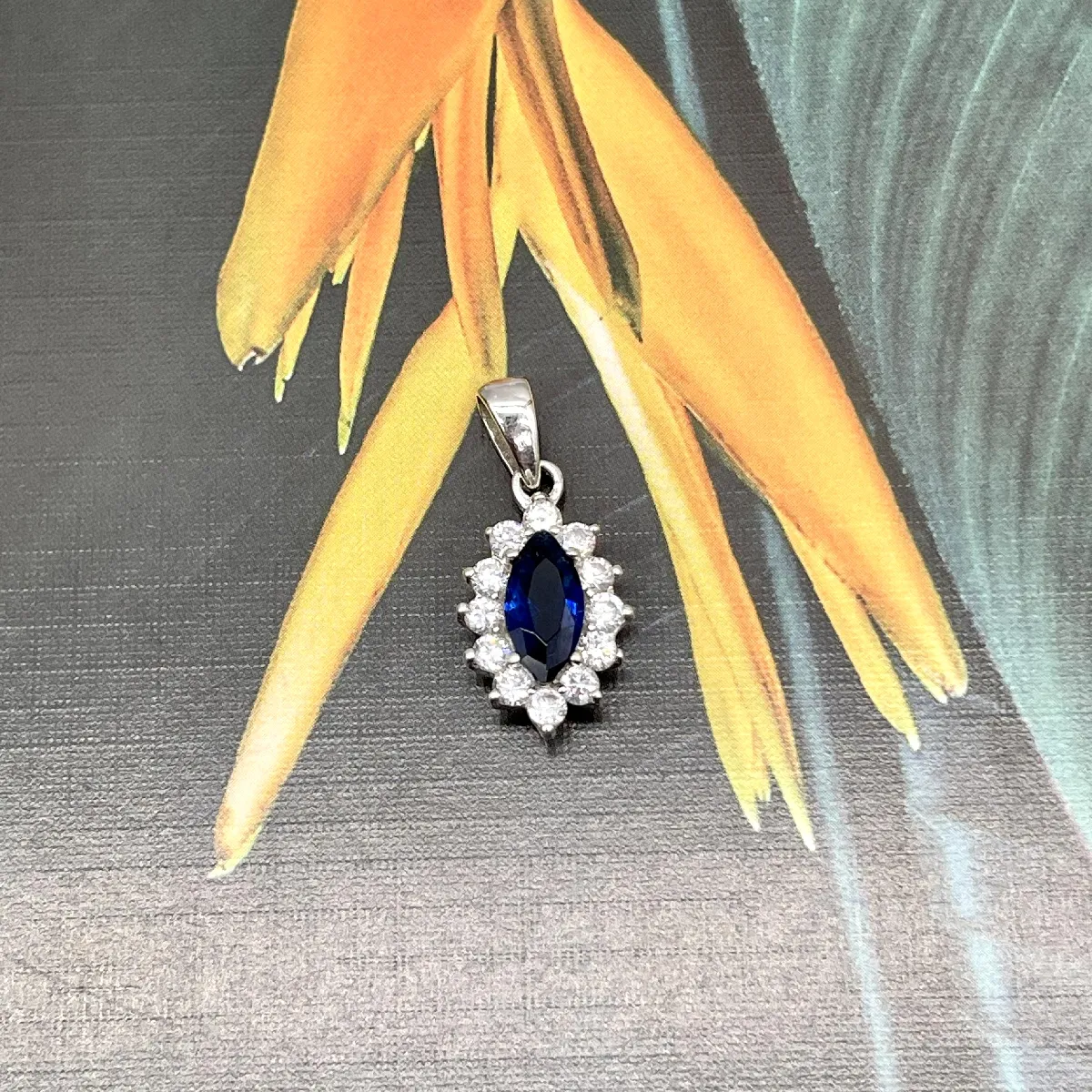 Pendentif Flasque à Parfum En Argent 925/1000 (22 Carats) – Poids 12,05 G – Bijou Vintage Occasion