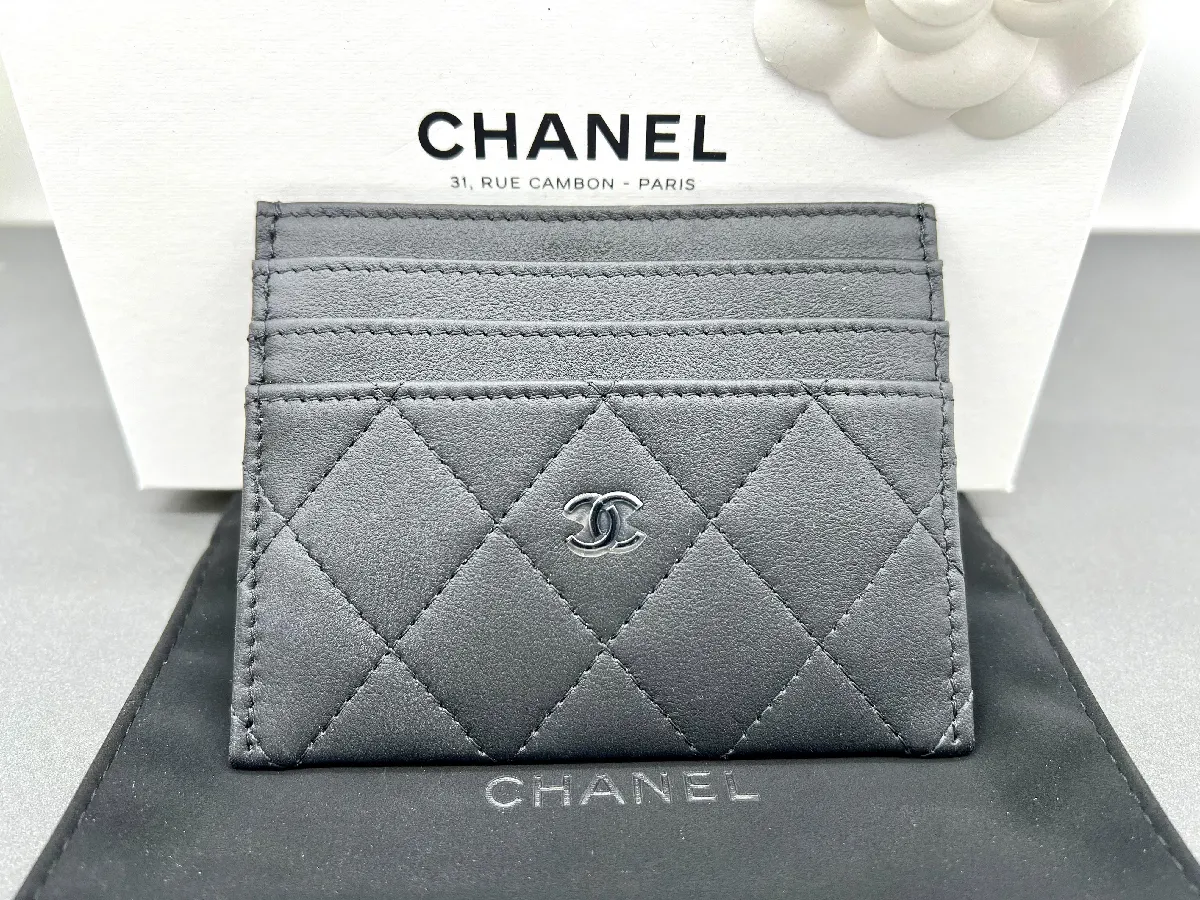 Porte-cartes Chanel 25C so black en cuir noir DEALiCASH