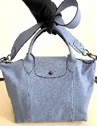 sac à bandoulière longchamp le pliage xtra en cuir couleur bleu ciel