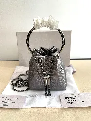 sac jimmy choo micro bon bon en cuir nappa métallisé argenté et poignée bracelet en métal
