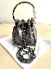 sac jimmy choo micro bon bon en cuir nappa métallisé argenté et poignée bracelet en métal