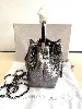 sac jimmy choo micro bon bon en cuir nappa métallisé argenté et poignée bracelet en métal