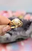 bague centrée d'une perle de culture blanche or 750 millième (18 ct) 3,69g