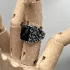 bague chevalière avec onyx regtangulaire en acier t9