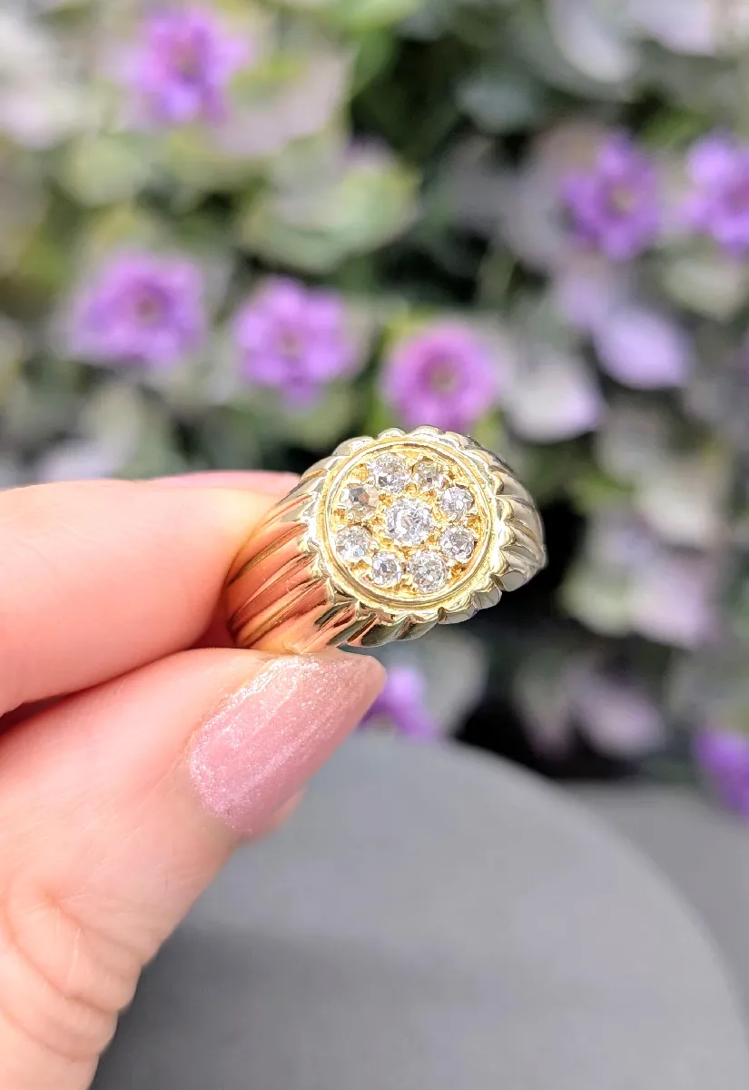 Bague Chevalière Ancienne En Or 750 - Plateau Rond Pavé De 9 Diamants Taille Ancienne