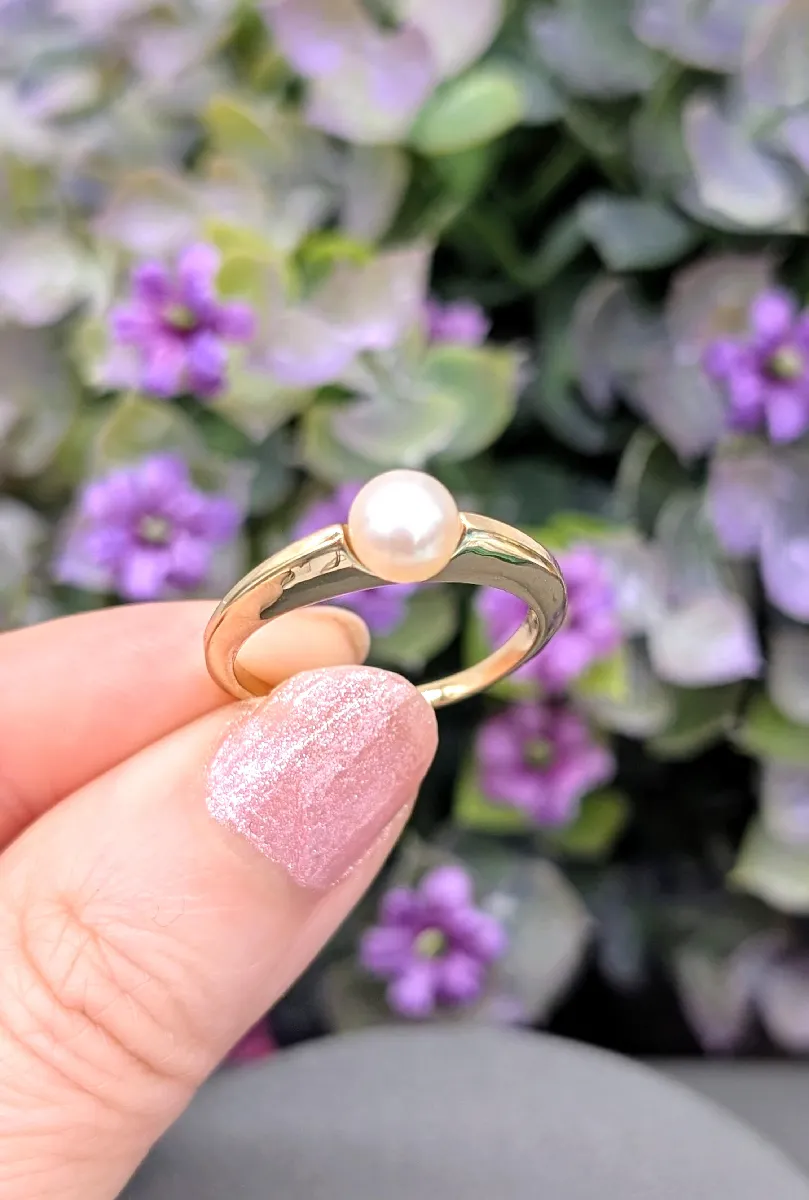 Bague En Or 18 Carats (750/1000) Avec Une Perle De Culture Blanche Centrale - Modèle Fleur