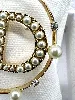 broche dior clair d lune en métal finition dorée, perles en résine blanche et cristaux blancs