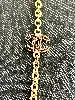 sautoir/ collier chanel doré avec détails couleur bordeaux
