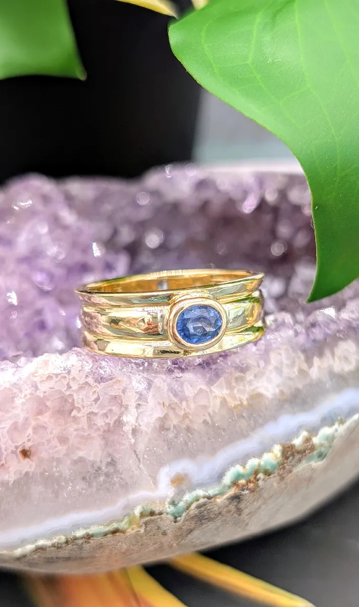 Bague Bandeau Or 750/1000 (18 Carats) - Sertie D'un Saphir Bleu, Serti Clou, Occasion