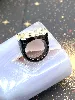 bague chanel en resin morif logo cc, rayure blanc et noir t52