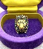 bague gucci en métal or vieilli motif tête de lion sertie des oxydes multicolores t49