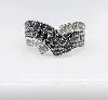 bague lignes croisées ornée de diamants blancs et diamants noirs or 750 millième (18 ct) 6,13g