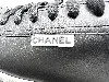 baskets tennis chanel en cuir noir avec logo cc