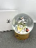 boule a neige chanel sur socle doré à décor d'un flacon de parfum n°5