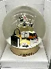 boule a neige chanel sur socle doré à décor d'un flacon de parfum n°5