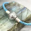 bracelet pandora en cuir tressé bleu fermoir coquillage argent 925 millième (22 ct) 6,23g