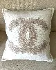 coussin chanel aa7765 beige et white