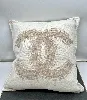 coussin chanel aa7765 beige et white