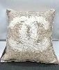 coussin chanel aa7765 beige et white