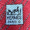 cravate hermès 100% soie fond rouge à rayures bleues