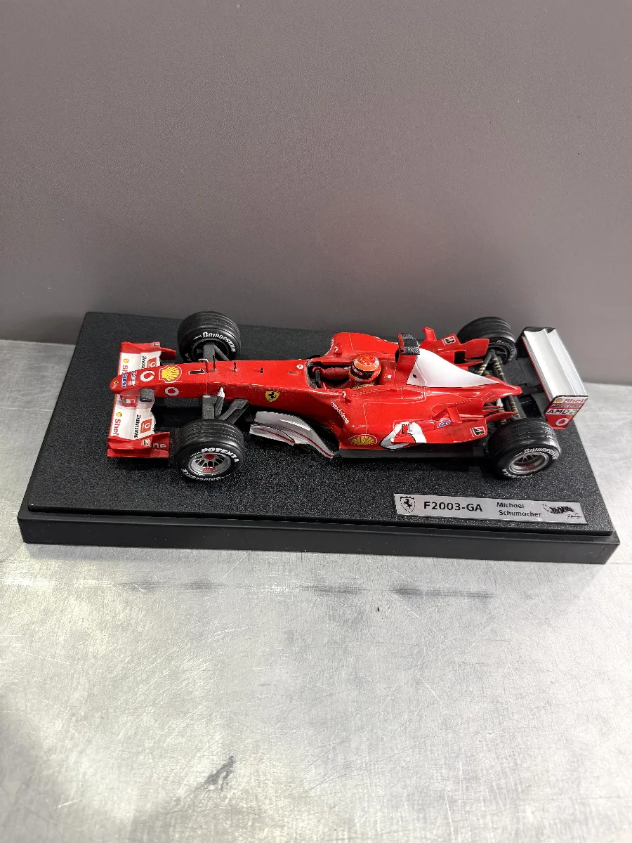 Hot Wheels Ferrari F2003-GA #1 Michael Schumacher WC 2003 1/18 SHELL BOÎTE
