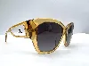 lunettes de soleil chanel avec des verres gris dégradés et la monture et les branches janues