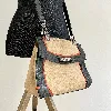 sac longchamp en cuir suédé beige et noir