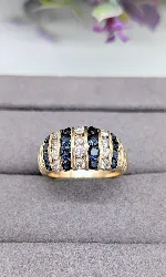 bague bombée sertie de 3 lignes de diamants d'environ 0,52ct et 4 lignes de saphirs or 585 millième (14 ct) 4,93g