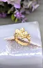 bague ornée de 3 fleurs en 3 ors pavées d'oxydes or 750 millième (18 ct) 3,79g